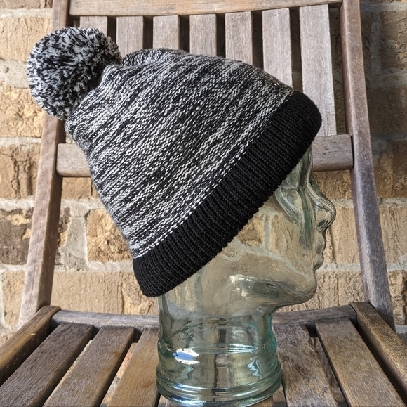 Lululemon Post Practice Party Toque Knit Pom Beanie Hat Black / Heathered Nimbus - Picture 1 of 10
